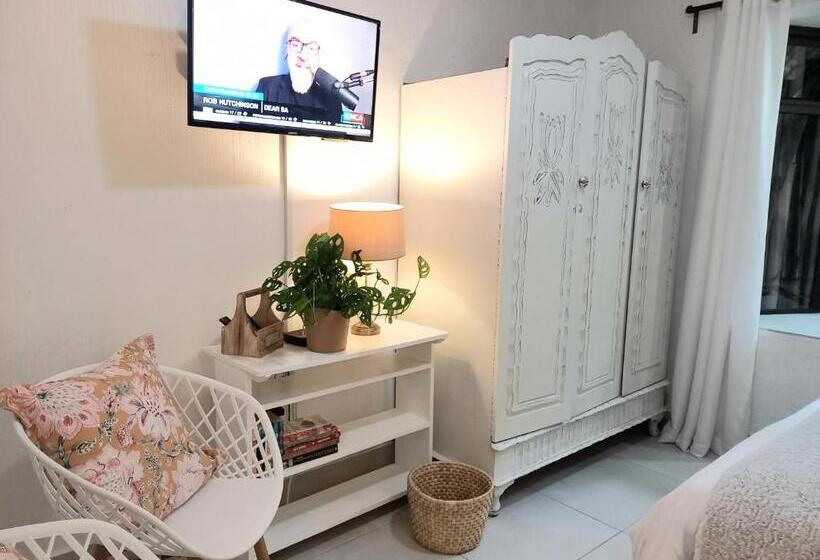 פנסיון Royal Palm Suite, Villa Roc Guesthouse, Salt Rock Ballito, Solar Power