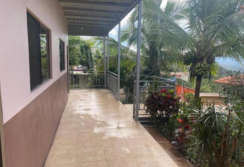 بنسيون Villa Garita Inn