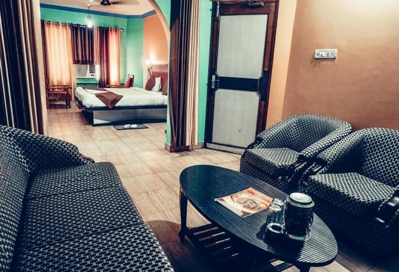 The Avantika Hotel & Woodland Restaurant