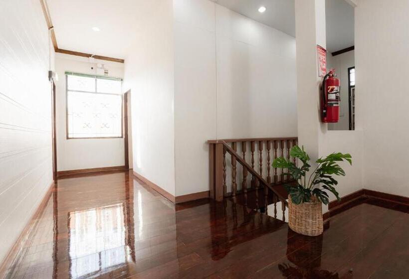 2b Cozy Hostel ตรัง