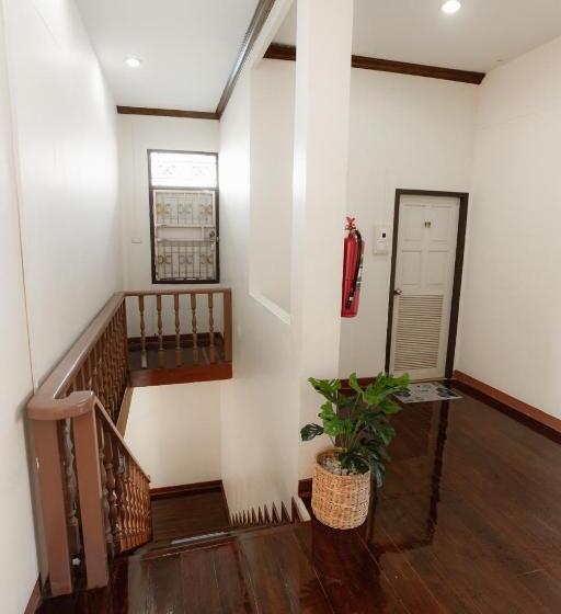 2b Cozy Hostel ตรัง