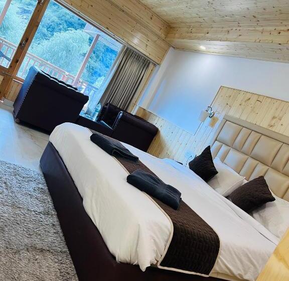 Aadarsh Hotel, Nanital