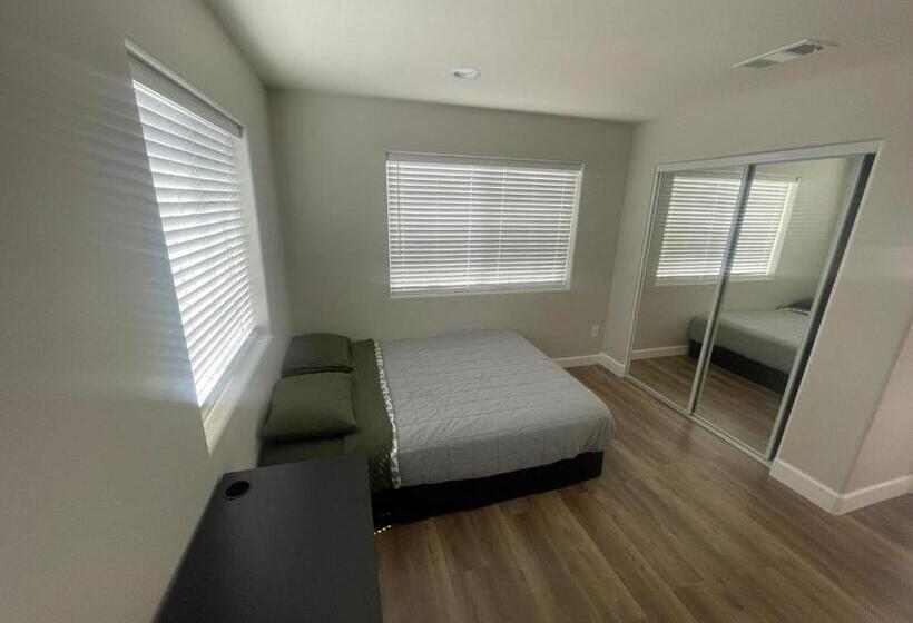 فندق صغير Casa La Paz En Santa Ana