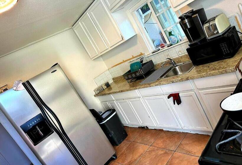 فندق صغير Casa La Paz En Santa Ana