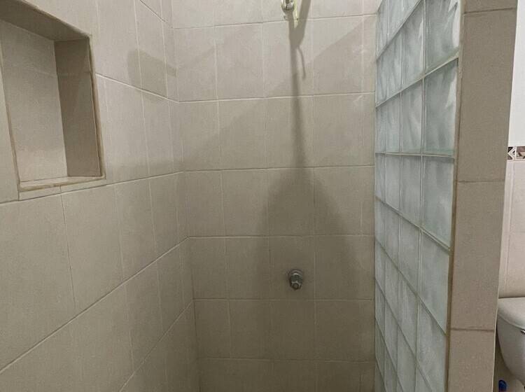 فندق صغير Sugarloaf Beach House & Surf Lodge