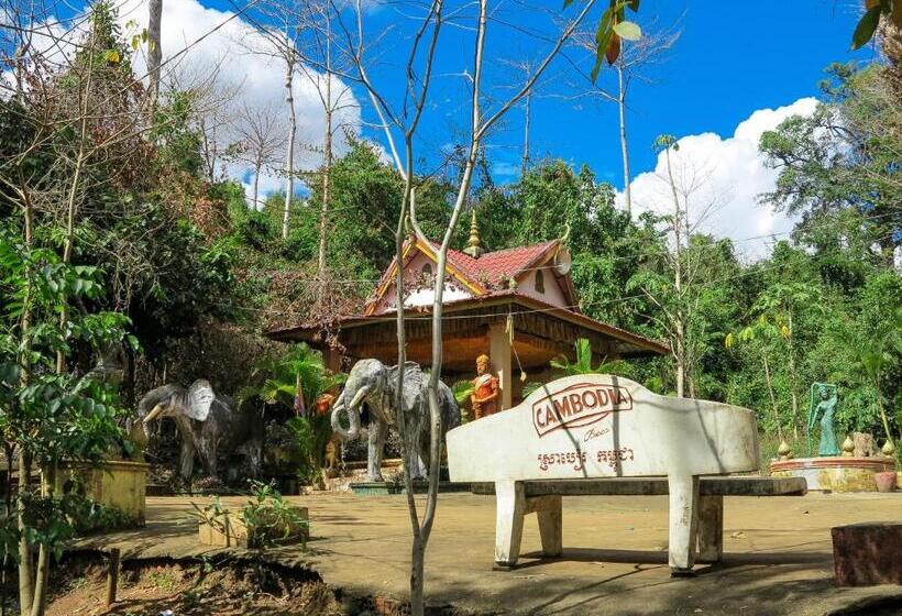 Backpacker Hostel And Jungle Trekking