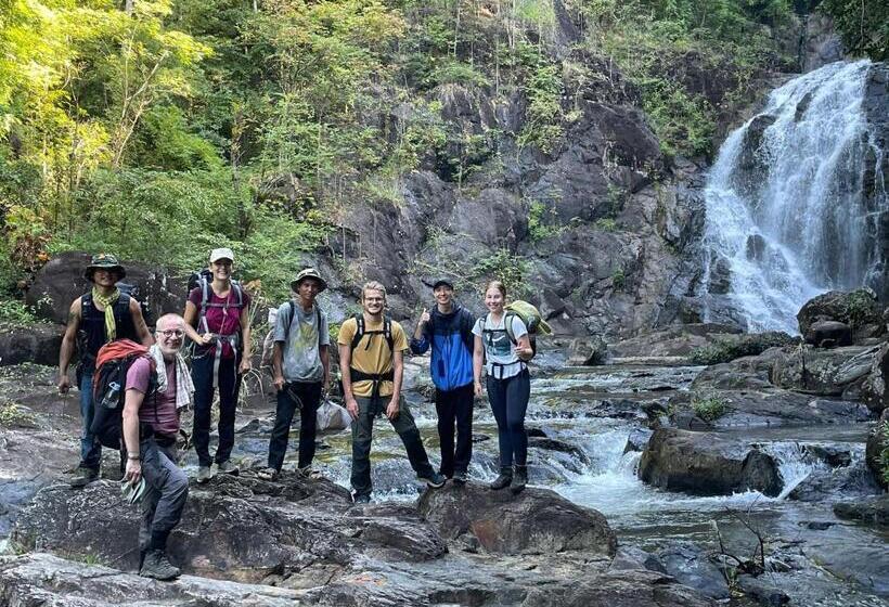 Backpacker Hostel And Jungle Trekking