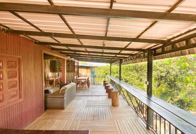 Backpacker Hostel And Jungle Trekking