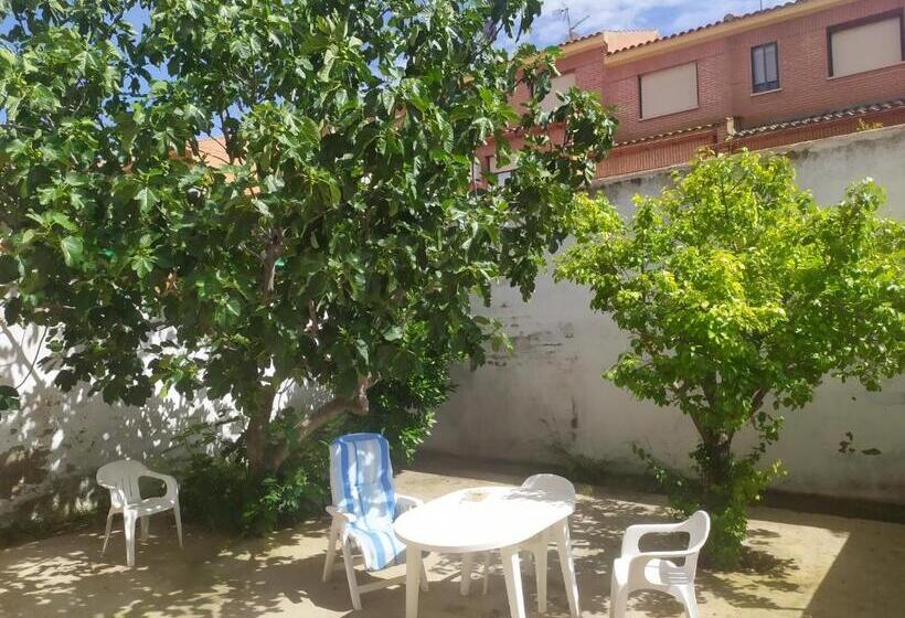 تختخواب و صبحانه Habitacion Privada Triple Toledo