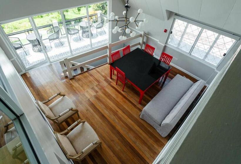 مبيت وإفطار Jacobs Hill Tagaytay