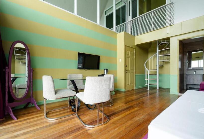 مبيت وإفطار Jacobs Hill Tagaytay