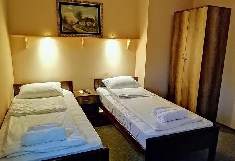 تختخواب و صبحانه Lovački Dom