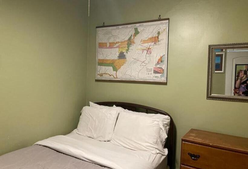 تختخواب و صبحانه Private Room With Full Size Bed In Lakeview   3c