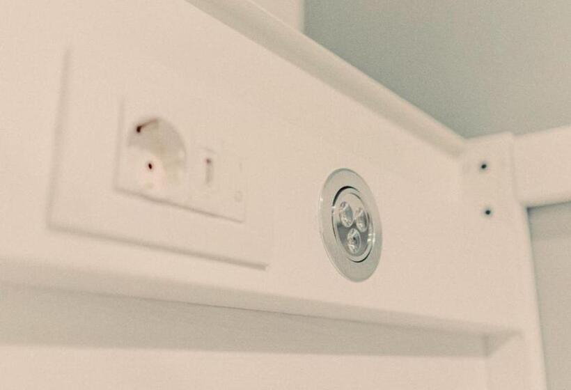 Black Swan Hostel Granada