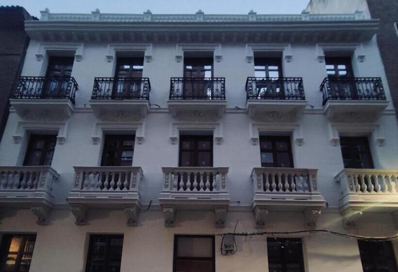 Black Swan Hostel Granada