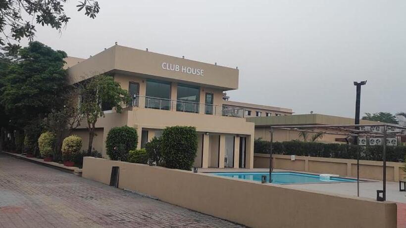 Chandanvan Club & Resort