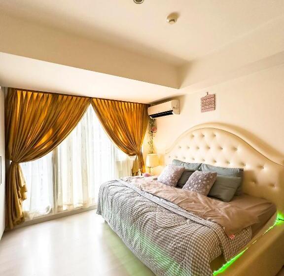 Azure Urban Staycation