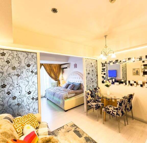 Azure Urban Staycation