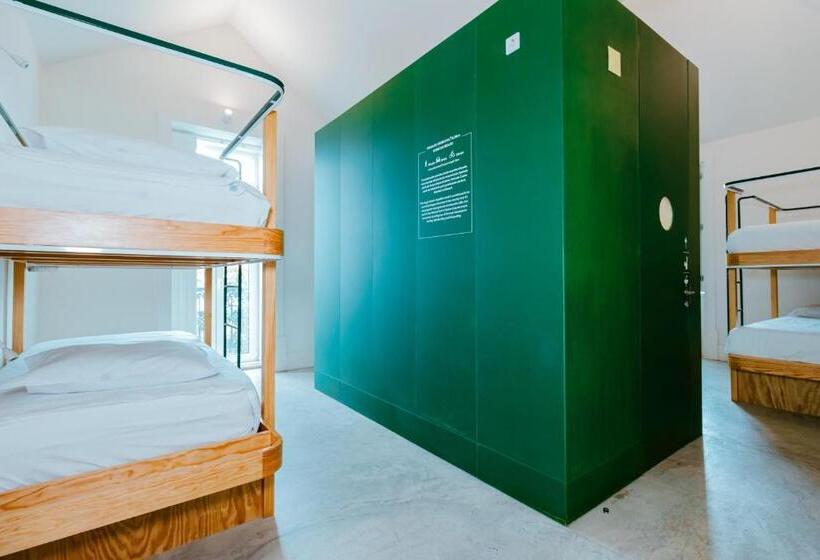 ユースホステル Surf & Sea Suites