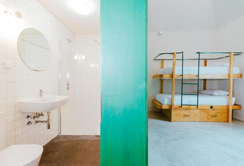 ユースホステル Surf & Sea Suites