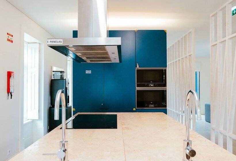 ユースホステル Surf & Sea Suites