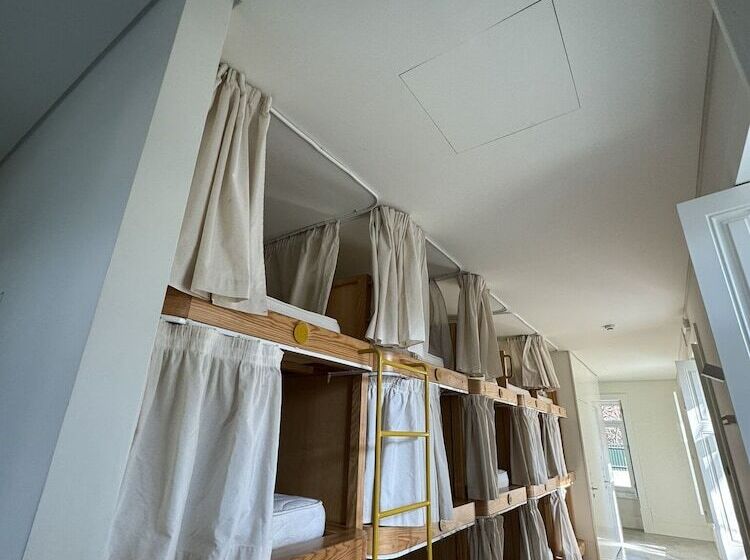 ユースホステル Surf & Sea Suites