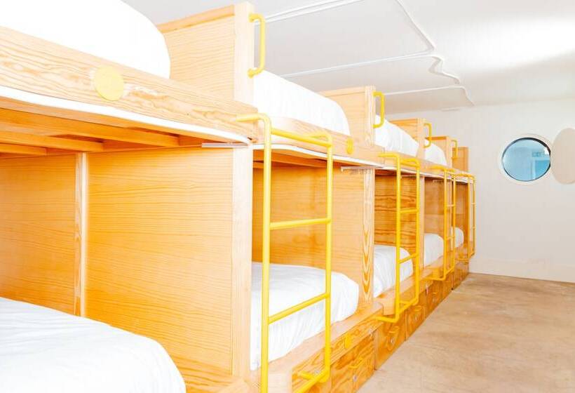 ユースホステル Surf & Sea Suites