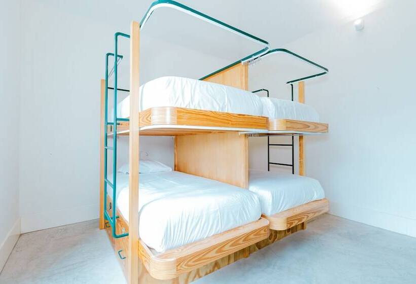 ユースホステル Surf & Sea Suites
