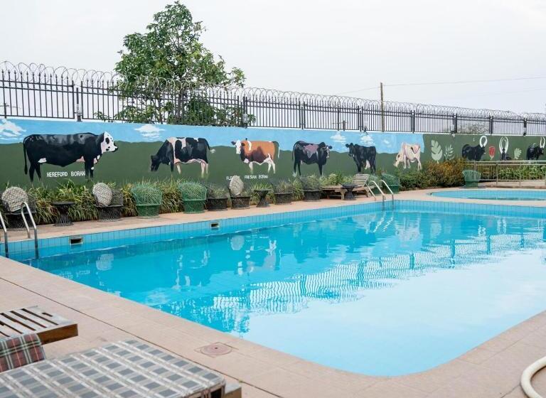 هتل Acacia Country Inn