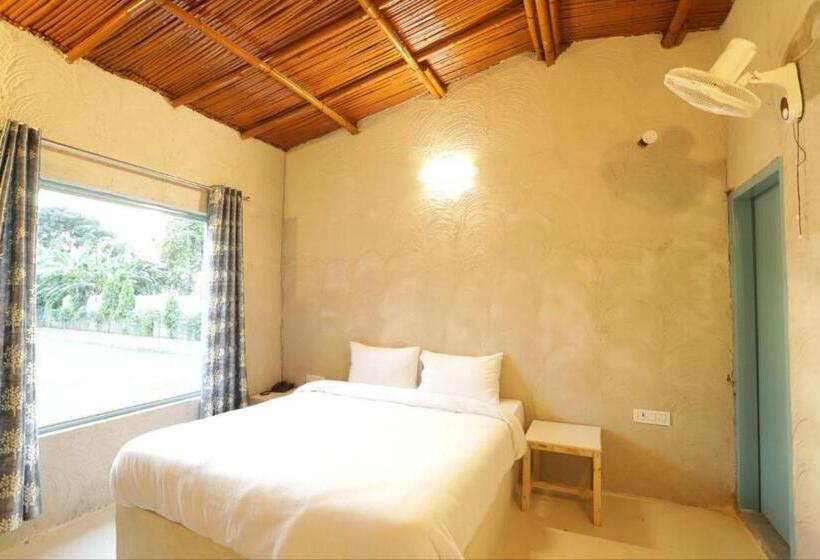 בית מלון כפרי Brahmaputra Cafe And Resort