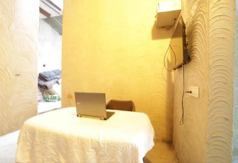 בית מלון כפרי Brahmaputra Cafe And Resort