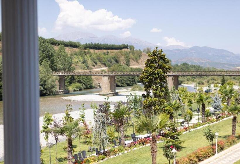 בית מלון כפרי Bujtina Drini I Zi