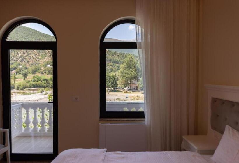 בית מלון כפרי Bujtina Drini I Zi