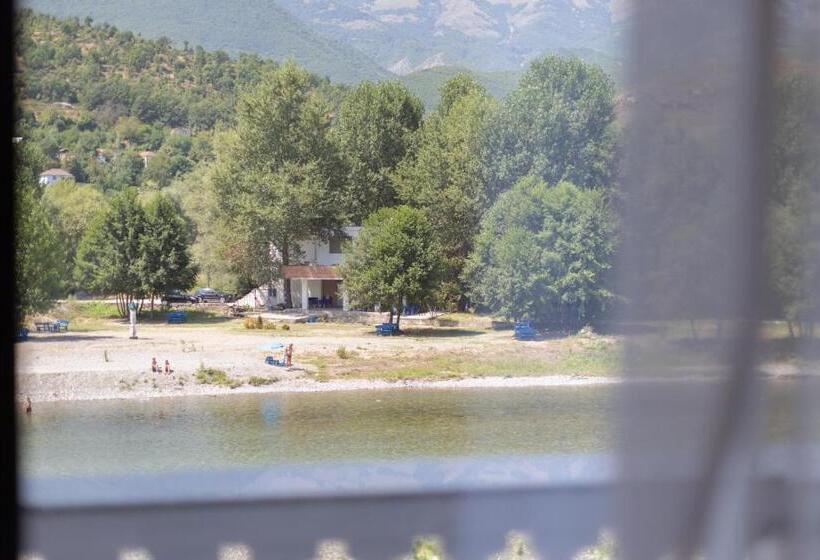 هتل Bujtina Drini I Zi