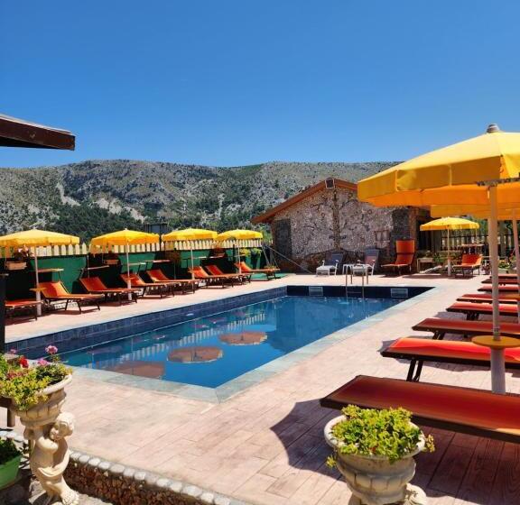 فندق Bujtina Syni Zi Keshtjella   Shengjin