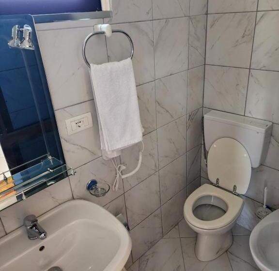 فندق Bujtina Syni Zi Keshtjella   Shengjin