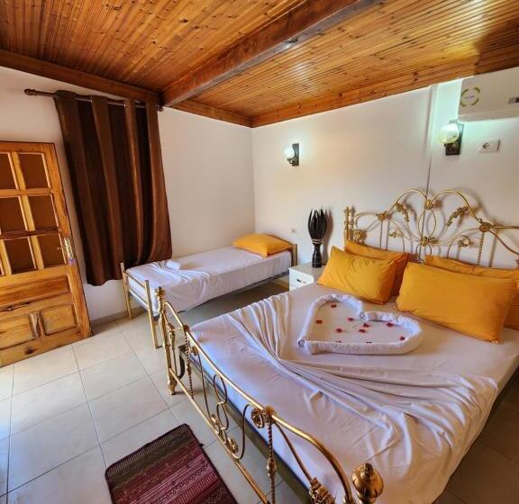 فندق Bujtina Syni Zi Keshtjella   Shengjin