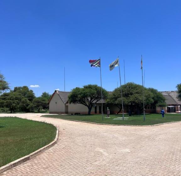 בית מלון כפרי Cooke’s Lake Resort