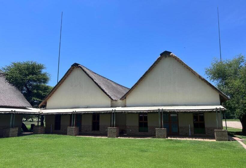 בית מלון כפרי Cooke’s Lake Resort