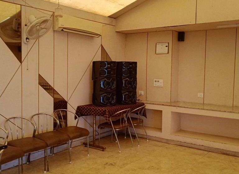 Отель Cozy Residency