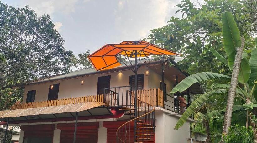 캡슐 호텔 Coastal Cabana Marari