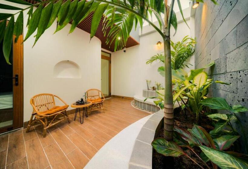 هتل De V Charm Homestay