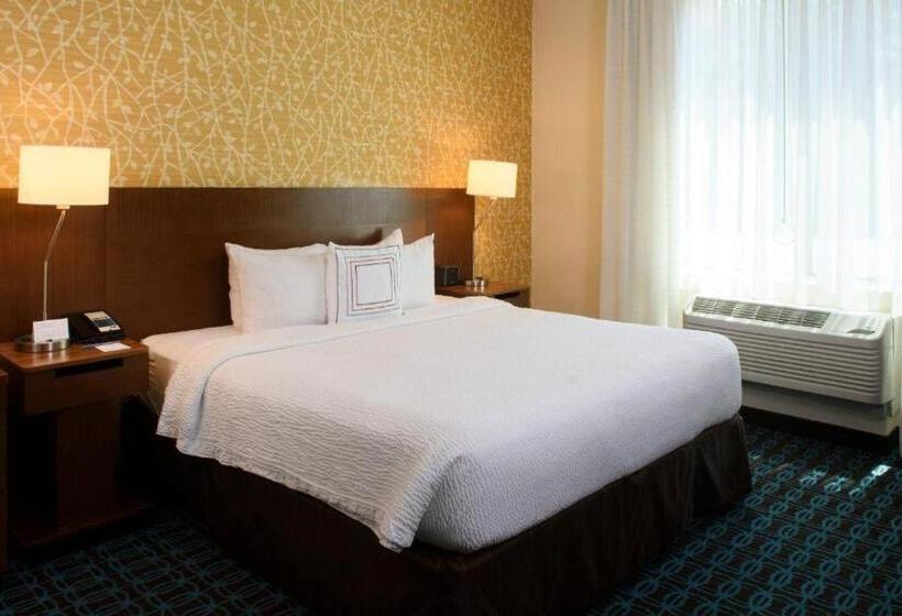 Отель Fairfield Inn And Suites