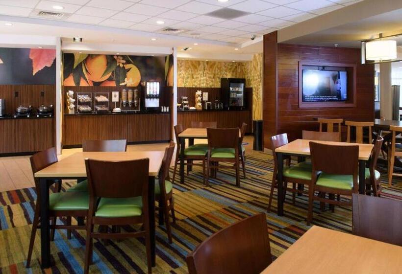 Отель Fairfield Inn And Suites