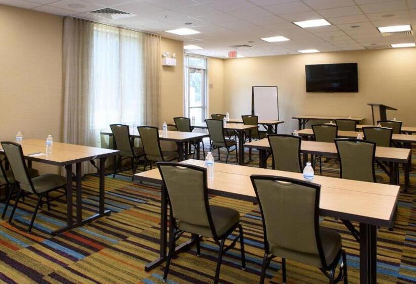 Отель Fairfield Inn And Suites