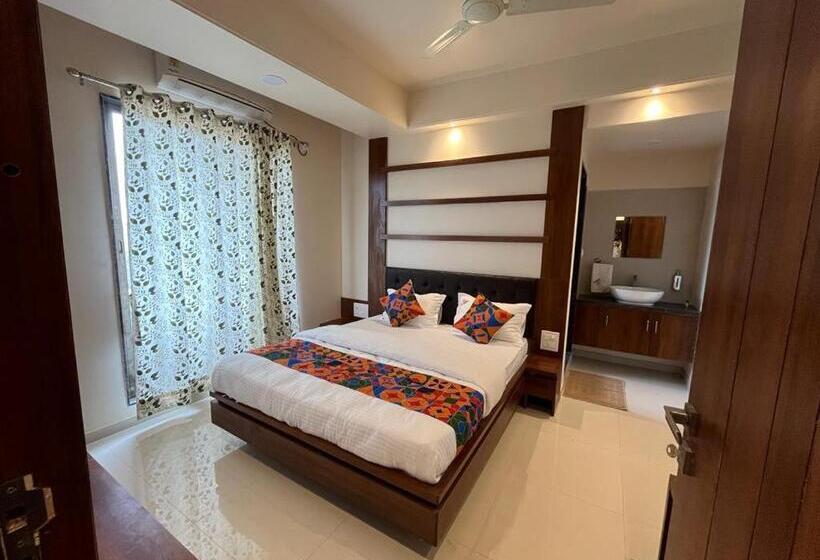 فندق Hira Palace, Gargoti