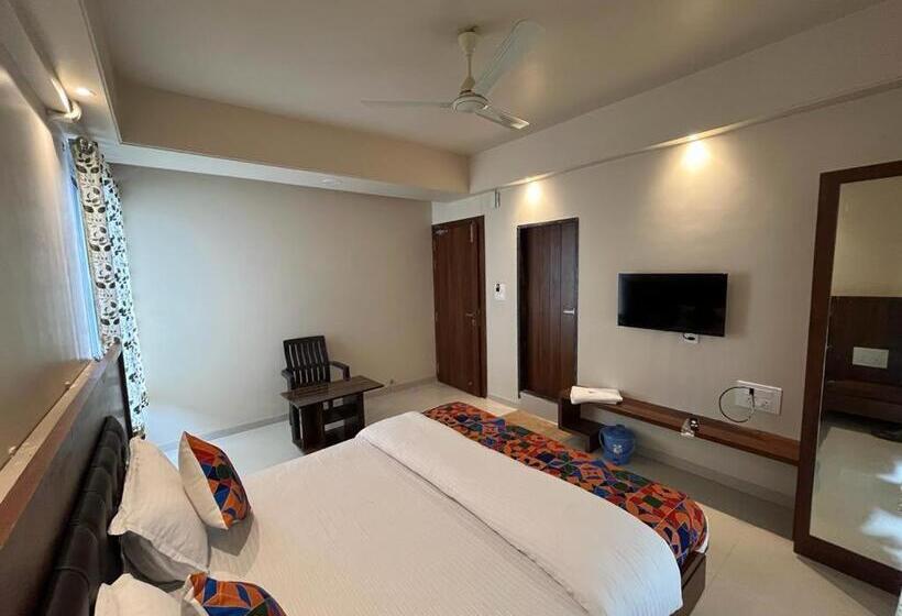 فندق Hira Palace, Gargoti