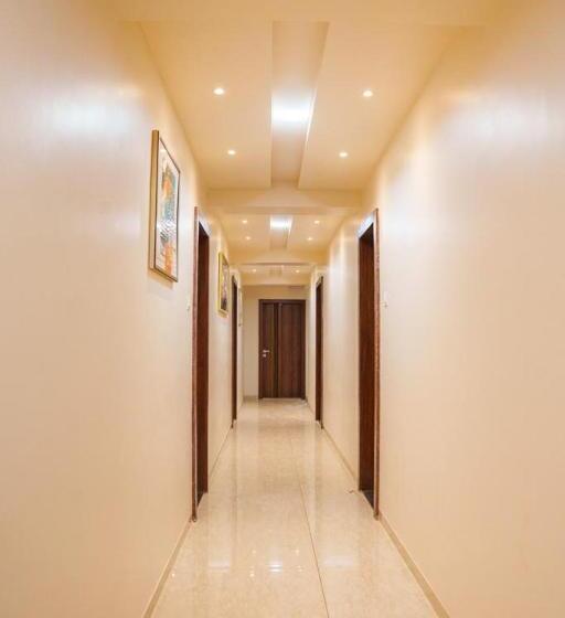 فندق Hira Palace, Gargoti