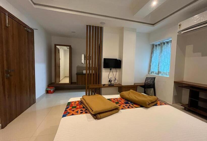 فندق Hira Palace, Gargoti