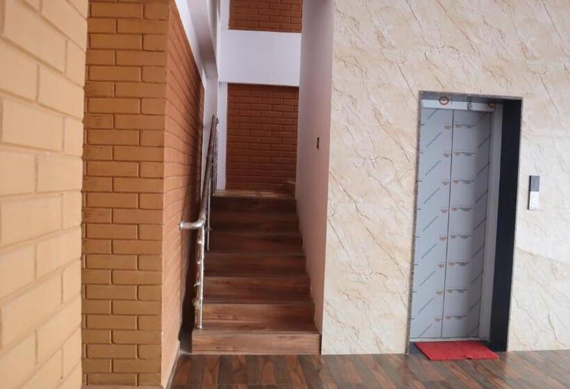 فندق Jayaganga Inn